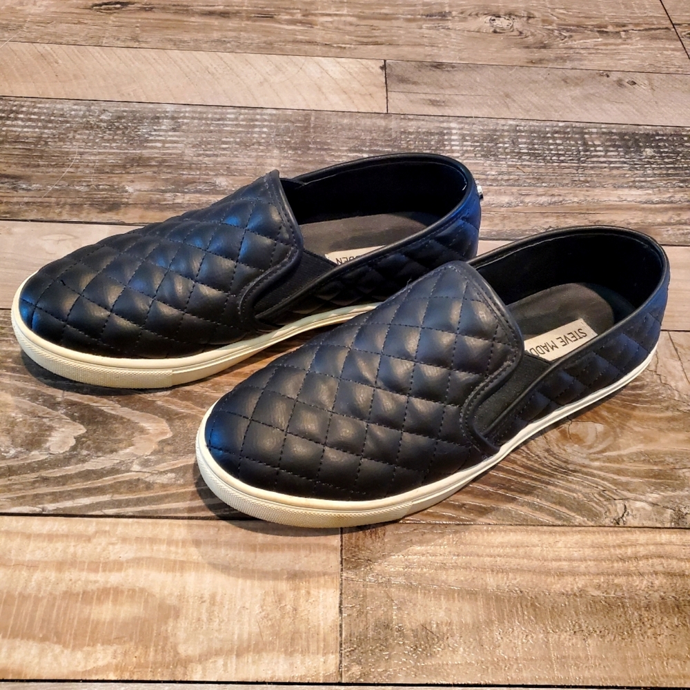 Sz 8 Steve Madden slip on sneaker